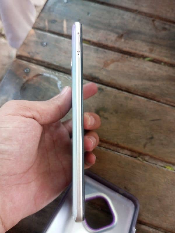 vivo s1pro 8 128 ,,10.10 9