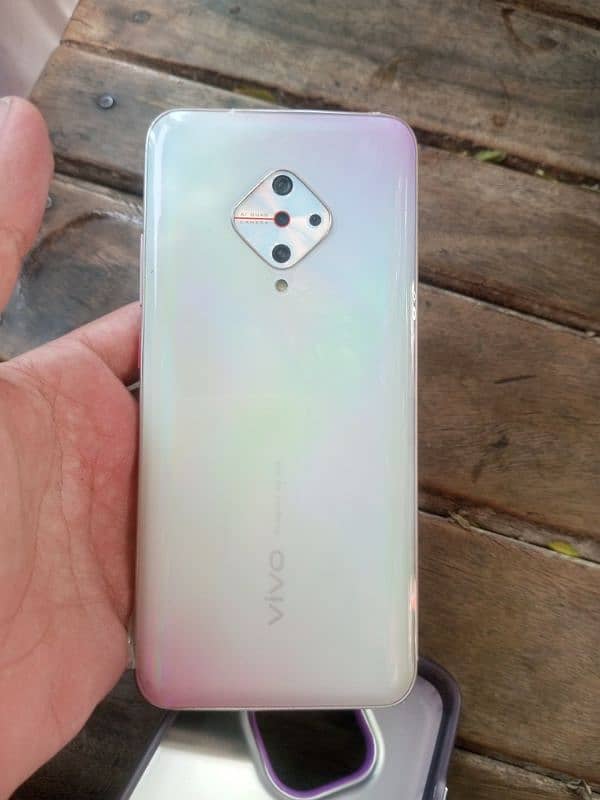 vivo s1pro 8 128 ,,10.10 10