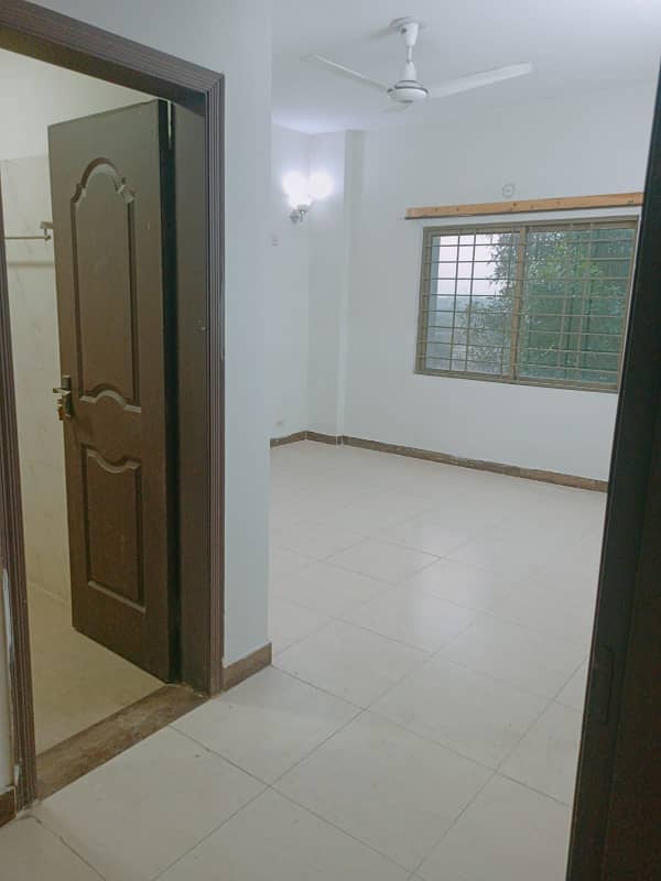 12 Marla 4 Bed Flat For Sale In Askari 11 Lahore 10