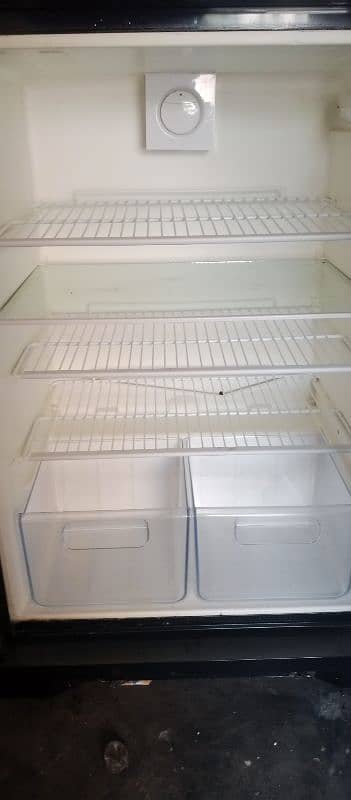 Electrolux full size refrigerator 6 month use only 3