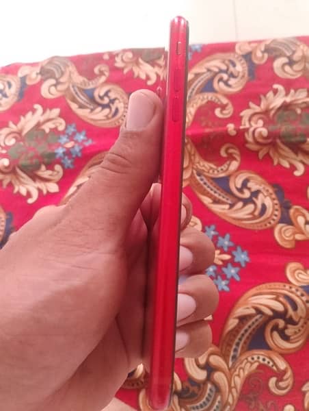 iphone 8plus 64 gb Pta approve back camera kharab ha description parho 3