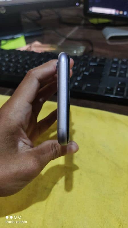 iPhone 11 128GB 4