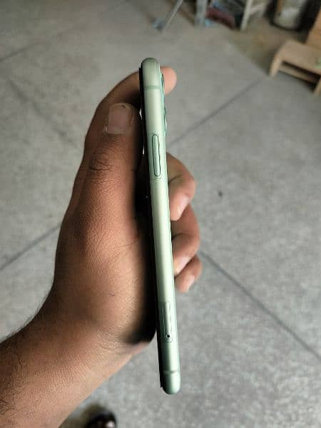 iPhone 11 ha 64 gb Non pta JV ha likin condition 10 by 10 ha Waterpack 3