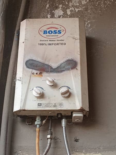 gas instant geyser at good condition 1