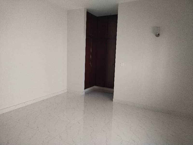 1 Kanal Upper Portion Available For Rent in DHA Phase 4, Lahore Cantt 1