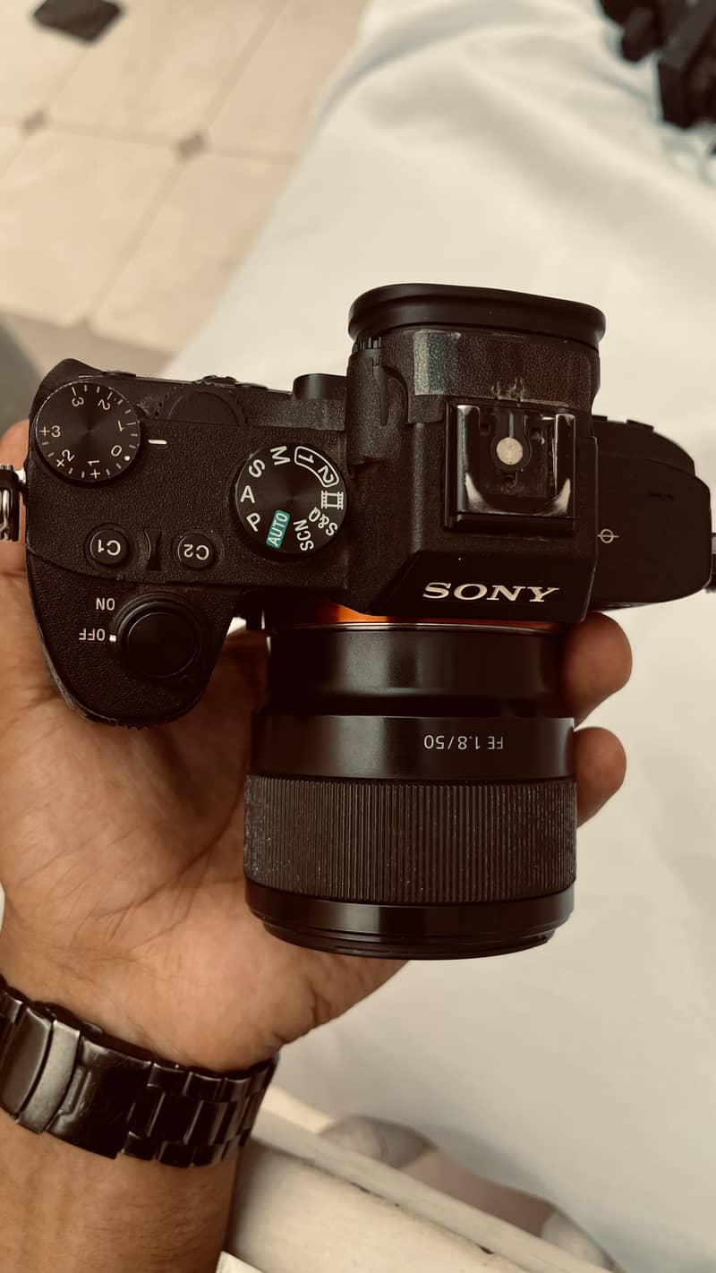 Sony a7iii with box & original bettery, like new, only body 5