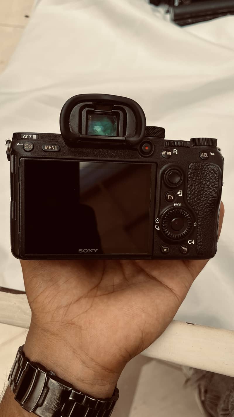 Sony a7iii with box & original bettery, like new, only body 8