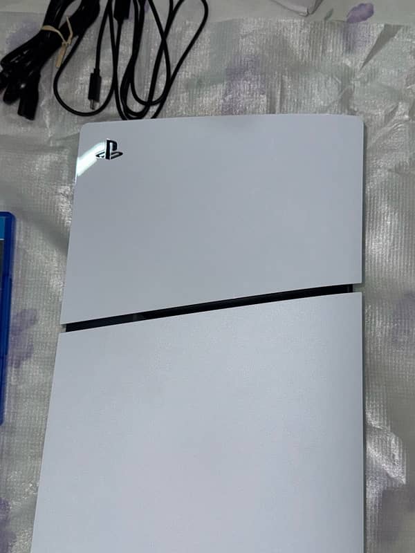 Ps5 Slim 1tb brand new condition 4