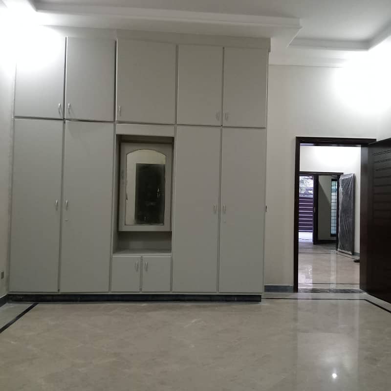 10 Marla Full House Available For Rent in DHA Phase 3, Lahore Cantt 1