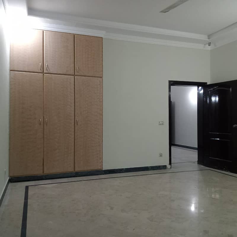 10 Marla Full House Available For Rent in DHA Phase 3, Lahore Cantt 4