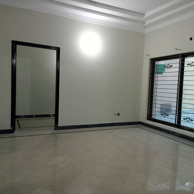 10 Marla Full House Available For Rent in DHA Phase 3, Lahore Cantt 8