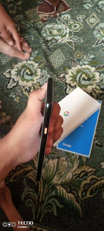 google pixel 4xl with box condition 10 by 10 white color 3