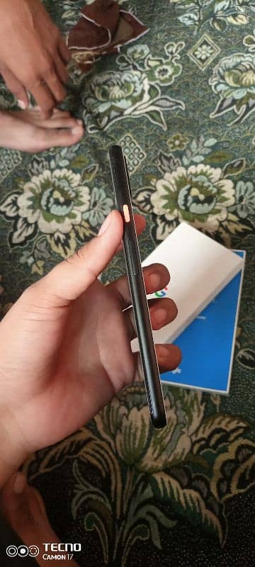 google pixel 4xl with box condition 10 by 10 white color 4