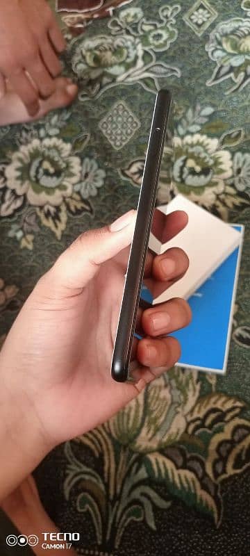 google pixel 4xl with box condition 10 by 10 white color 5