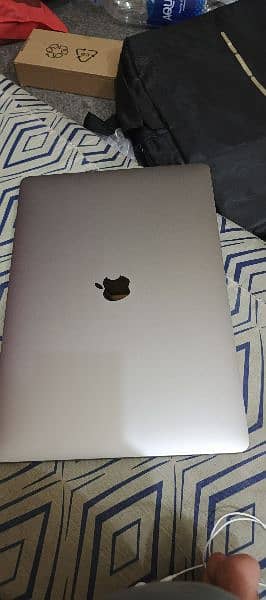 Macbook pro 2017 like new 1