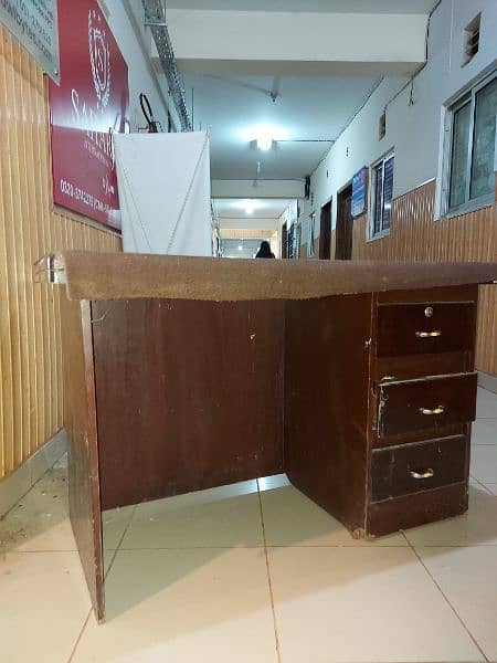 3-Drawer Office Table for Sale good Condition10/9 G11 markaz islamabad 2