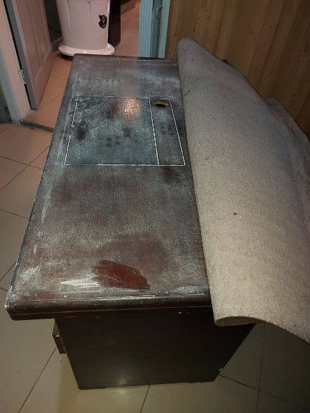 3-Drawer Office Table for Sale good Condition10/9 G11 markaz islamabad 4