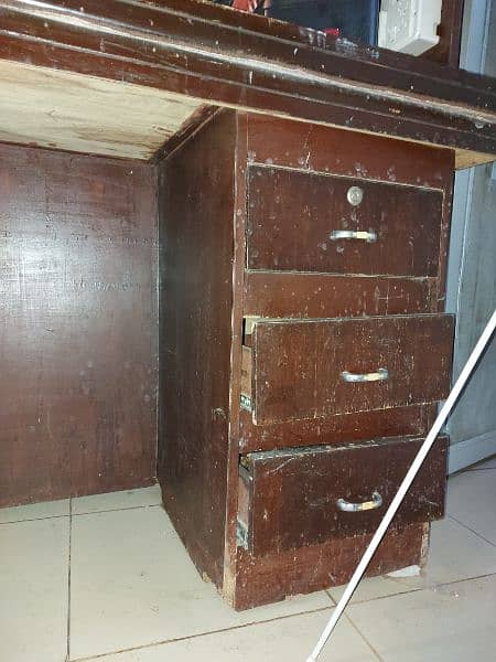 3-Drawer Office Table for Sale good Condition10/9 G11 markaz islamabad 7