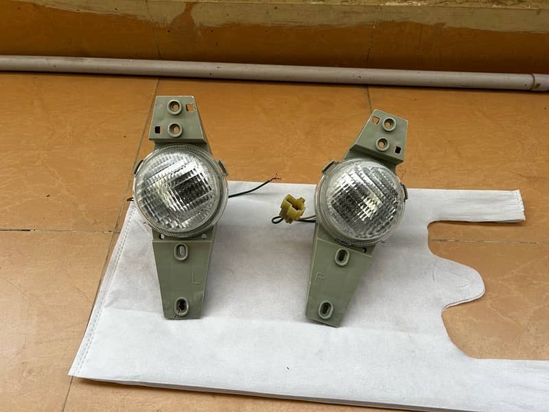 Daihatsi Terios Kid Headlights/Fog lights/Indicators 7