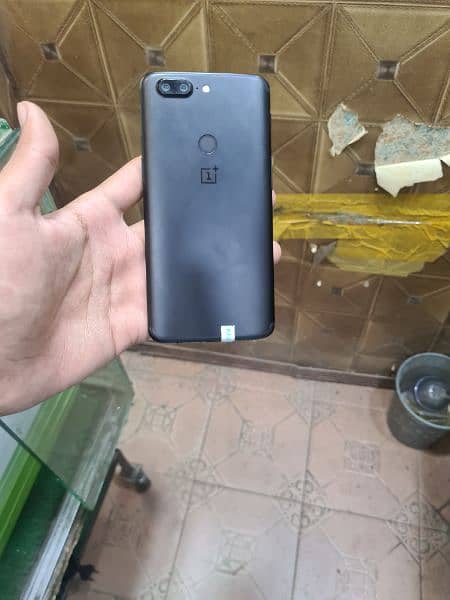 one plus 5t 8/128 5