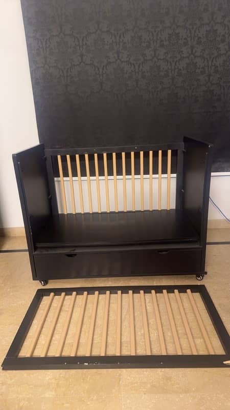 Baby Cot (almost new) 1