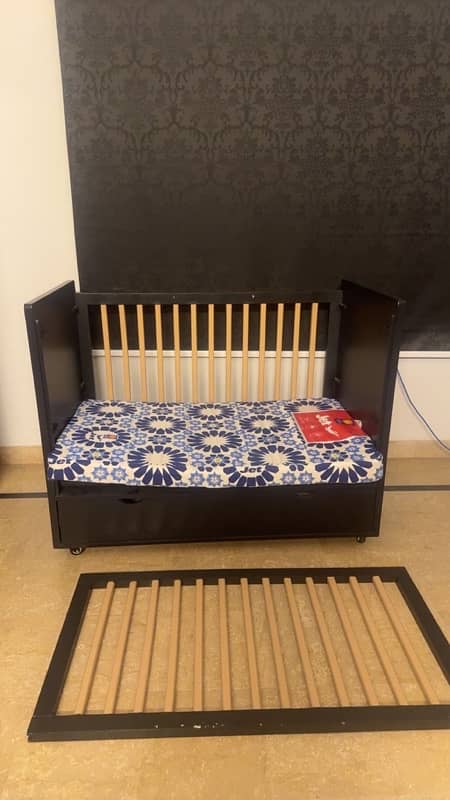 Baby Cot (almost new) 2