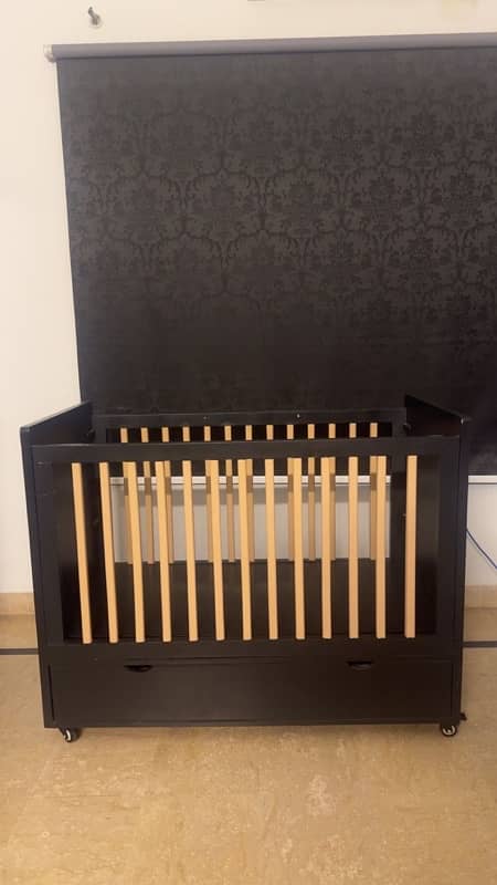 Baby Cot (almost new) 4