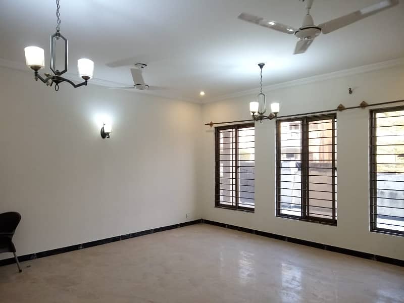 1 kanal Full House Available for Rent in E-11/2 Islamabad 3