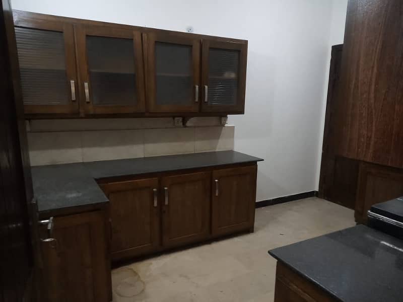 1 kanal Full House Available for Rent in E-11/2 Islamabad 4