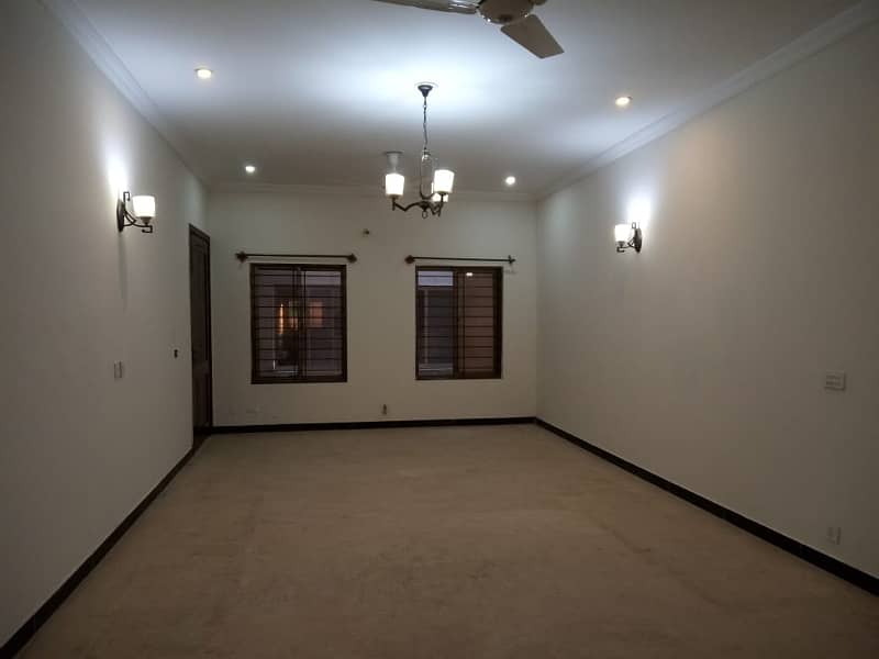 1 kanal Full House Available for Rent in E-11/2 Islamabad 5