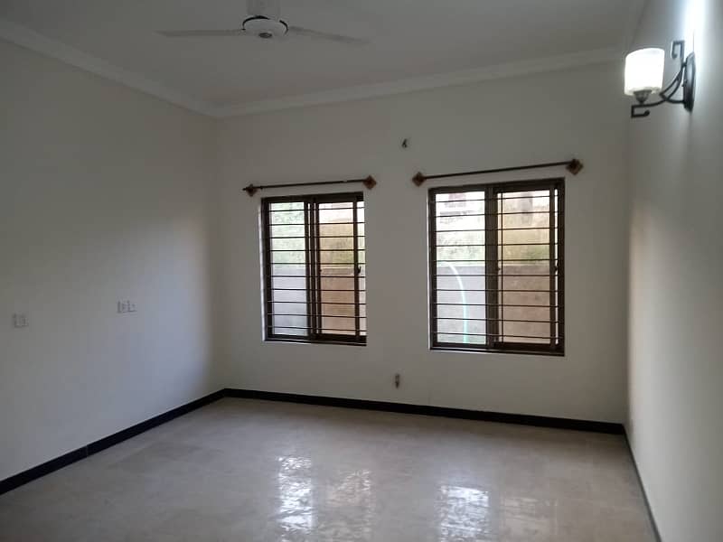 1 kanal Full House Available for Rent in E-11/2 Islamabad 18