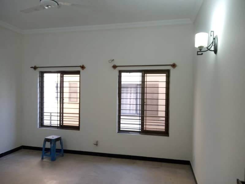 1 kanal Full House Available for Rent in E-11/2 Islamabad 19