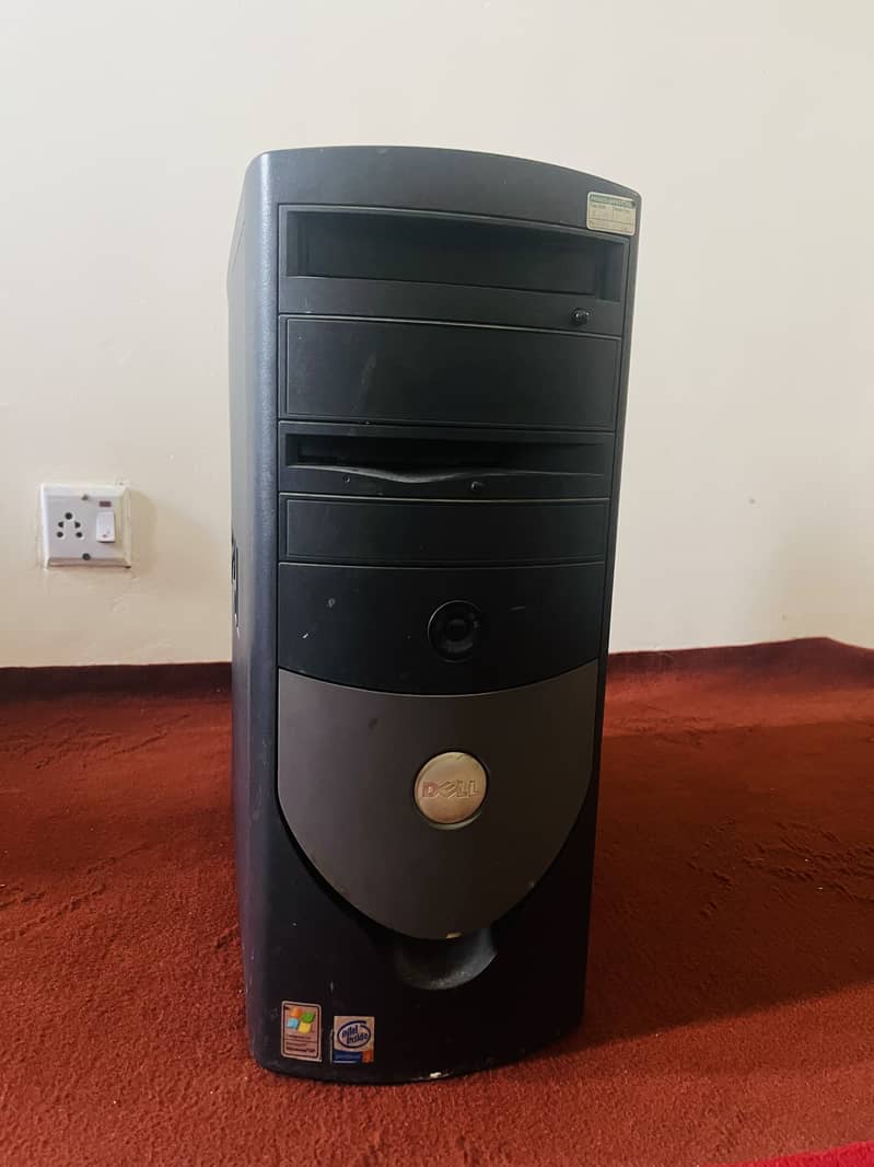 Dell pc pentium 4 with keyboard and mouse 0