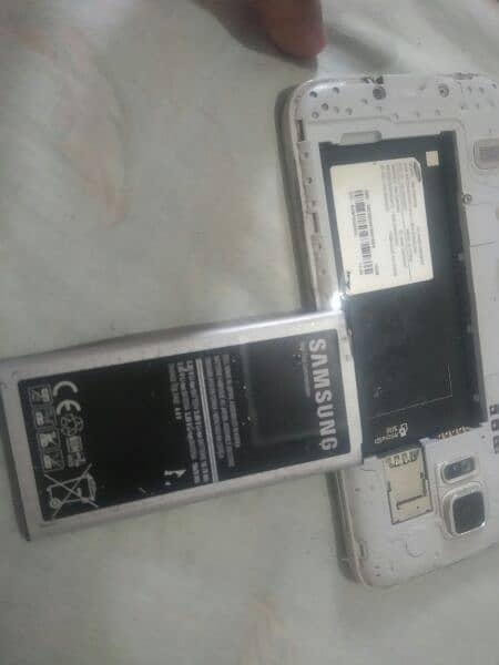 Samsung Galaxy S5 for sell LCD not working but set is ok on condition 1