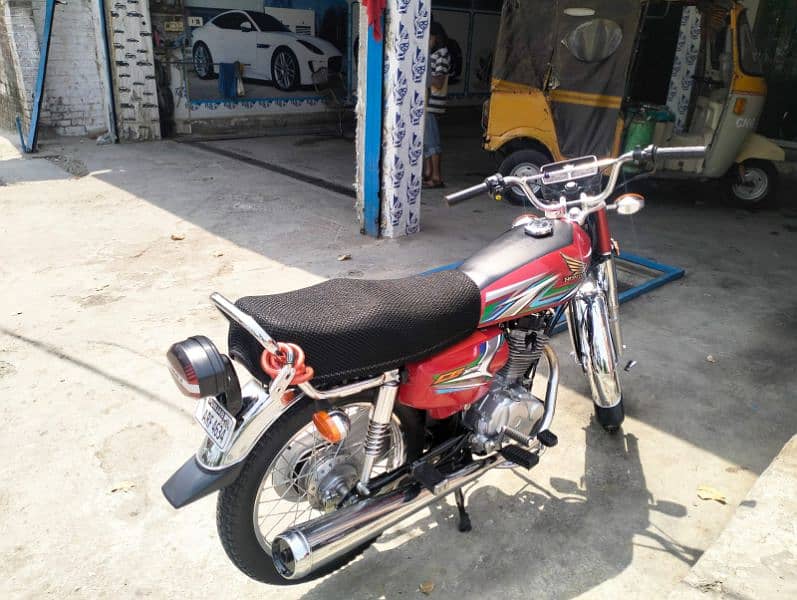 honda 125 red color 2023 4