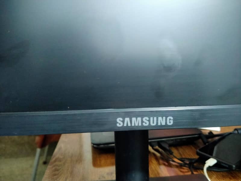 SAMSUNG 24 Inch LCD 2