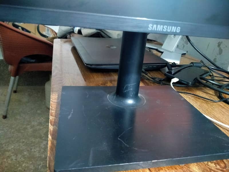 SAMSUNG 24 Inch LCD 10