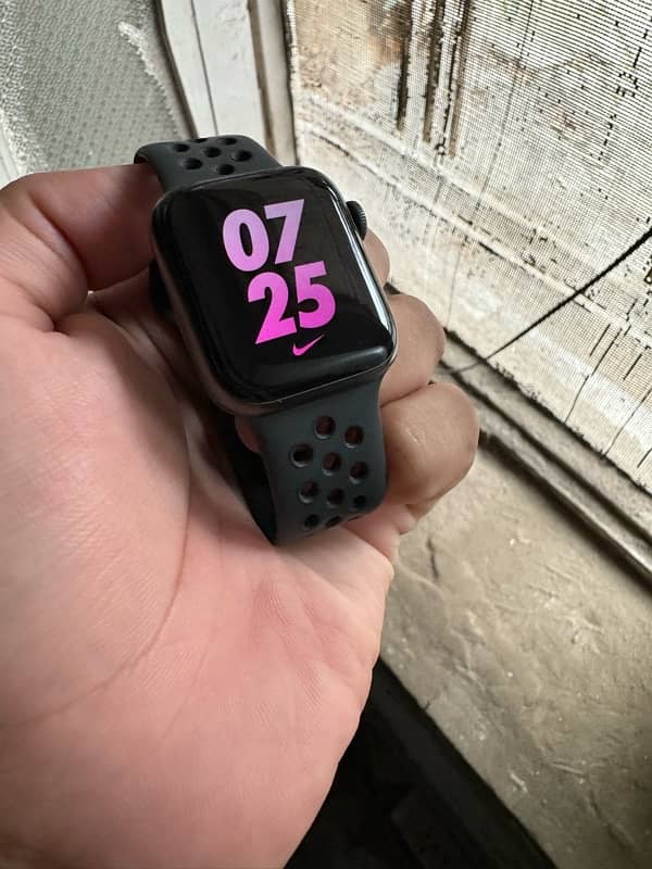 Apple Watch Series 6 41MM Nike Edition 4