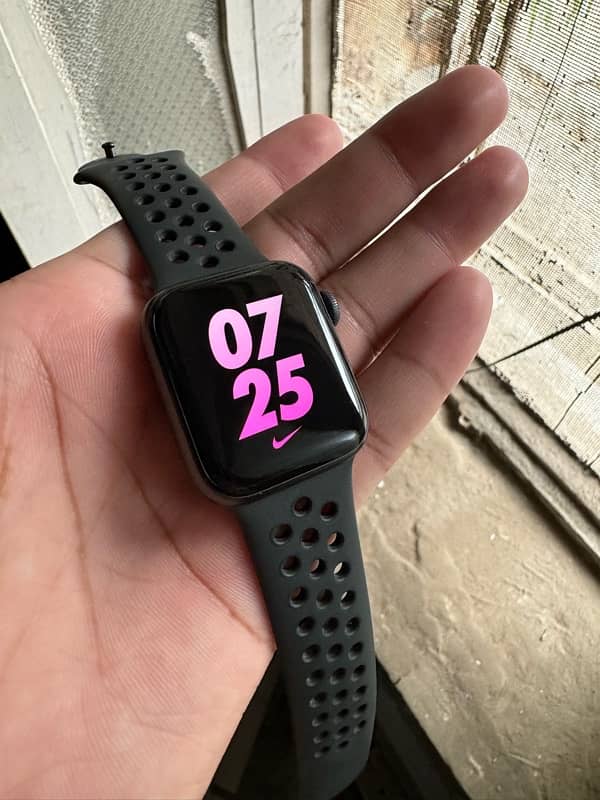 Apple Watch Series 6 41MM Nike Edition 6