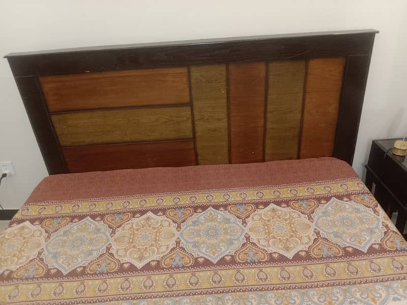 Wooden king size bed 0