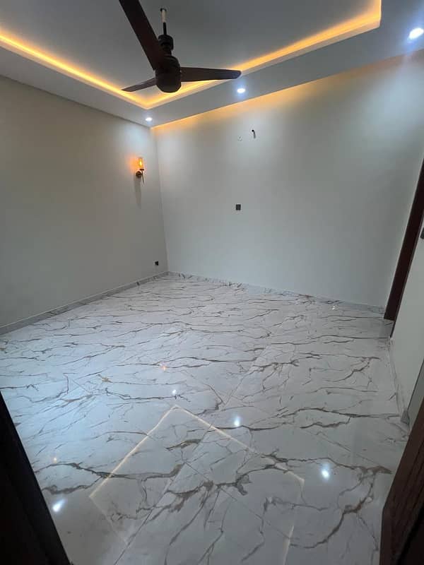 Facing Park 10 Marla Upper Portion Available For Rent In Lake City Sector M3 Extension 13