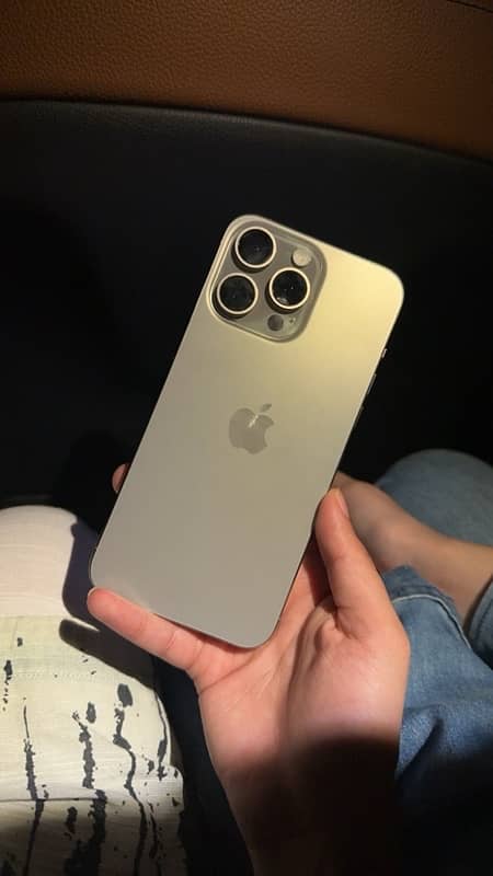 Iphone 15pro max Natural titanium 0