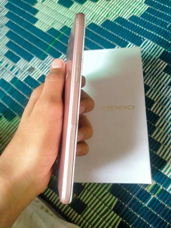 oppo a57 3 gb Ram 32 gb memory 10/9 condition battery good timing box 3