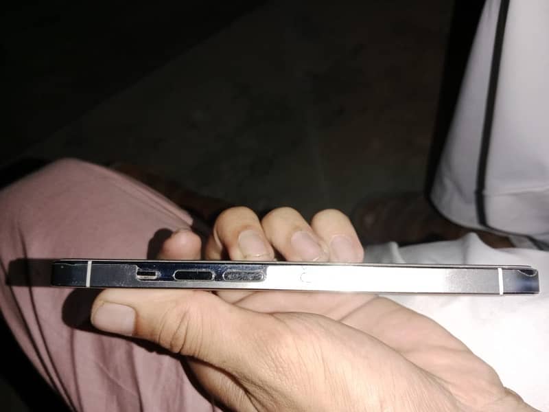 i am selling iPhone 13 pro 3