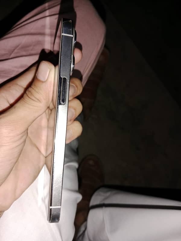 i am selling iPhone 13 pro 6