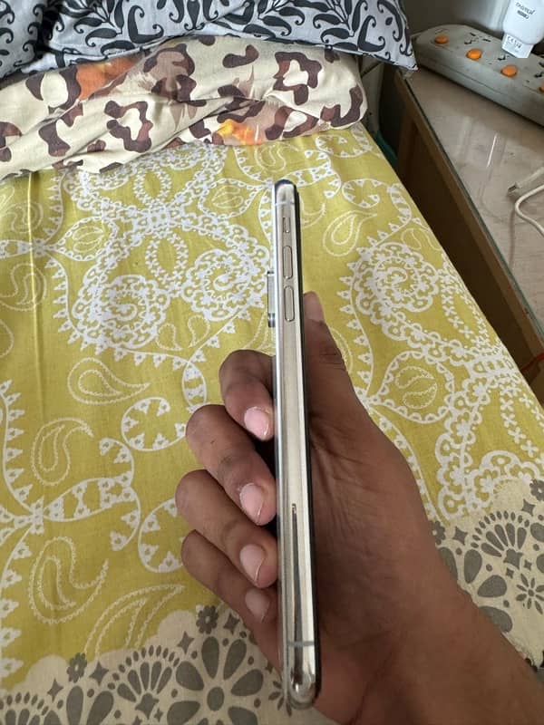 iphone xs 256gb pta approved 3