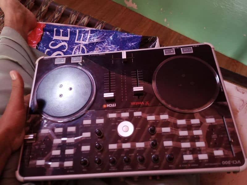 DJ mixture controller 4