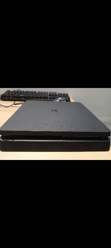 Playstation 4 Slim 500GB 3