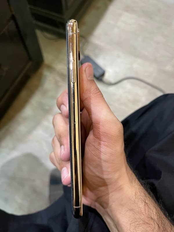 iphone XsMax 64gb gold PTA 1