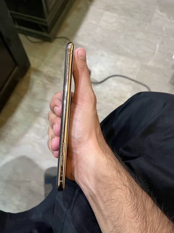 iphone XsMax 64gb gold PTA 2